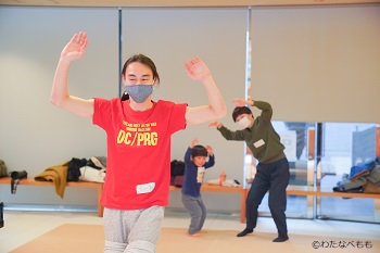 岩渕貞太のからだでおしゃべり 芸術家と子どもたち アーティストと子どもたちの架け橋に